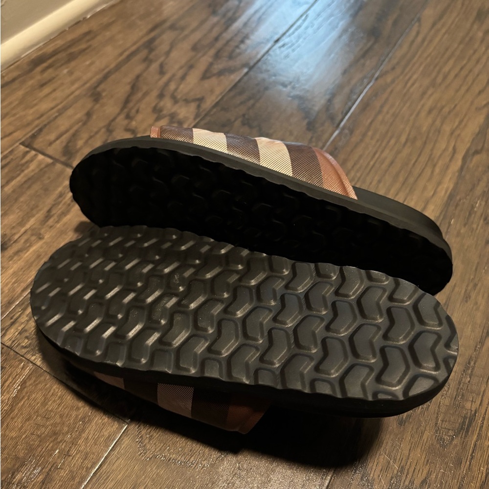 Burberry Slides - Picture 5 of 6